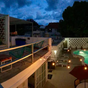 https://moloch-hostel-suites.quintano-roohotels.com